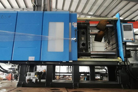 果筐注塑機(jī)廠家如何保證設(shè)備性能的一致性和穩(wěn)定性？